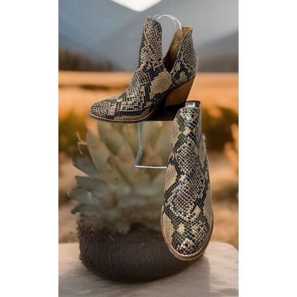 COCONUTS BY MATISSE Trader Boots Booties 7.5M Heels Snake Print Cowgirl Boho - Picture 1 of 9
